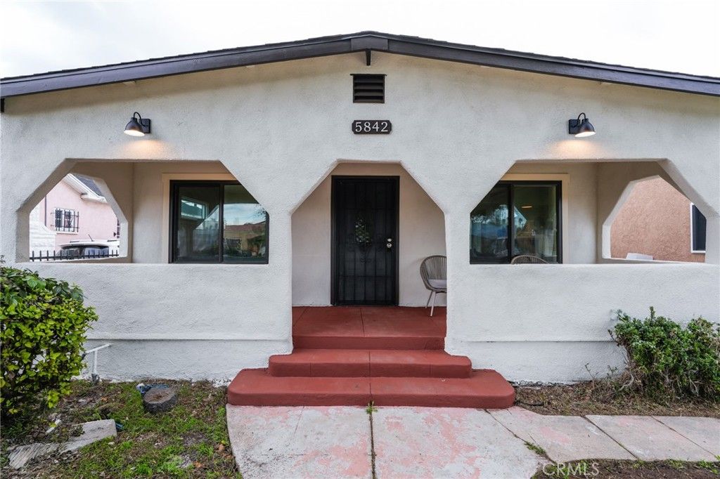 Photo of 5842 5th Avenue, Los Angeles, CA 90043 (MLS # PF25264258)