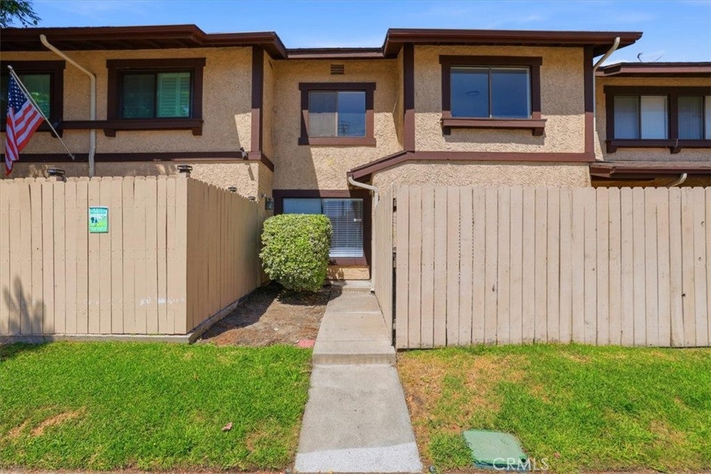 8601 Sunland BLVD 5, Sun Valley CA 91352