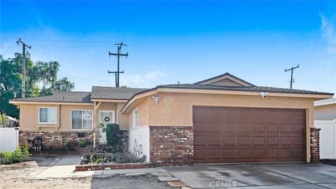 Photo of 2006 W 180th Place, Torrance, CA 90504 (MLS # SB25266860)