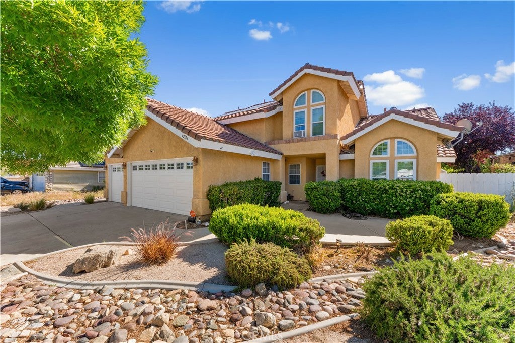 Photo of 42526 61st ST W, Lancaster, CA 93536 (MLS # SR26213605)