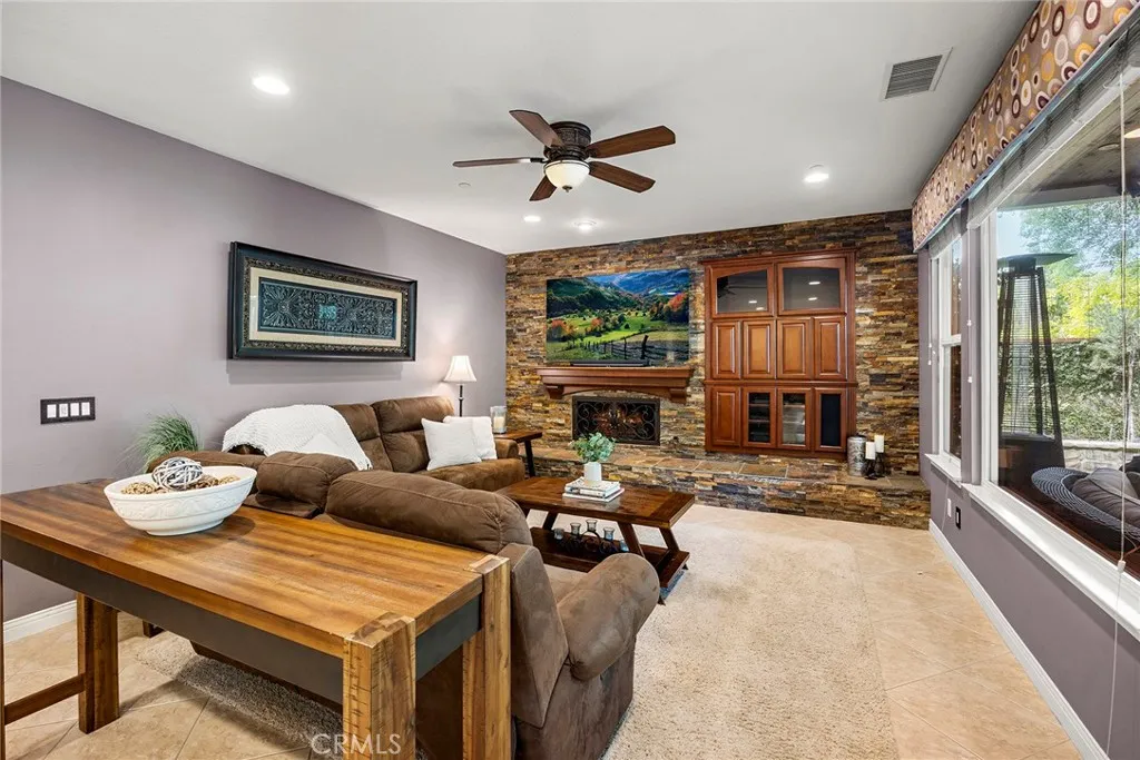 Yorba Linda, California 92887, United States, 5 Bedrooms Bedrooms, ,5 BathroomsBathrooms,Residential,Pending,227394