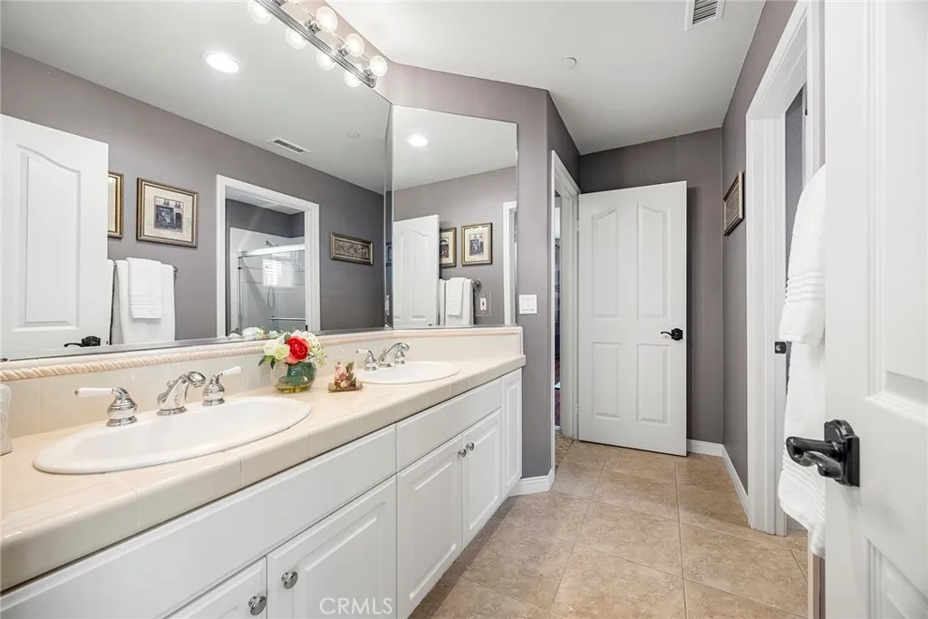 Yorba Linda, California 92887, United States, 5 Bedrooms Bedrooms, ,5 BathroomsBathrooms,Residential,Pending,227394