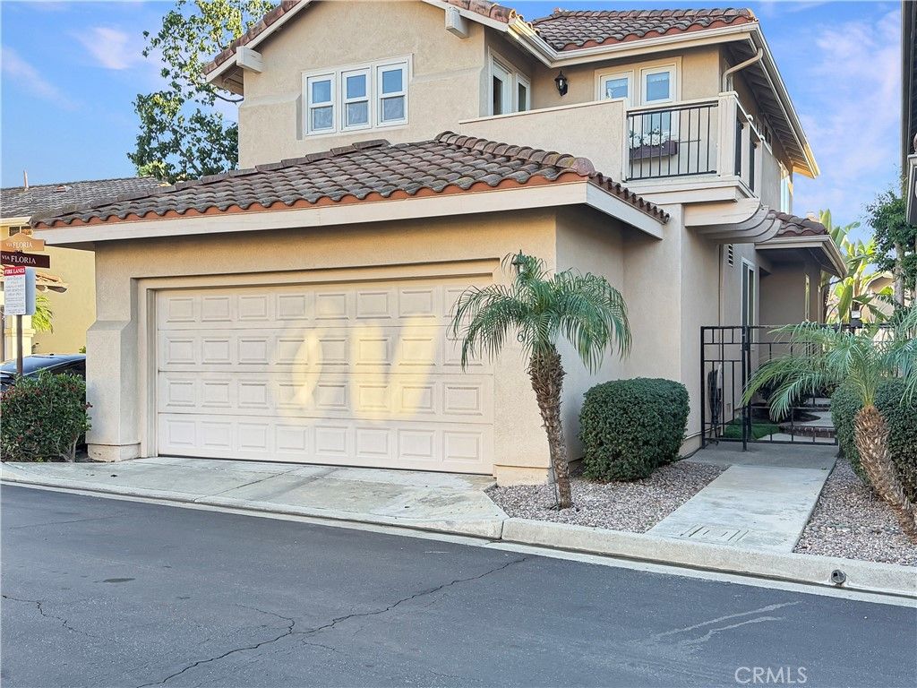 Photo of 6 Via Floria, Rancho Santa Margarita, CA 92688 (MLS # OC26003469)