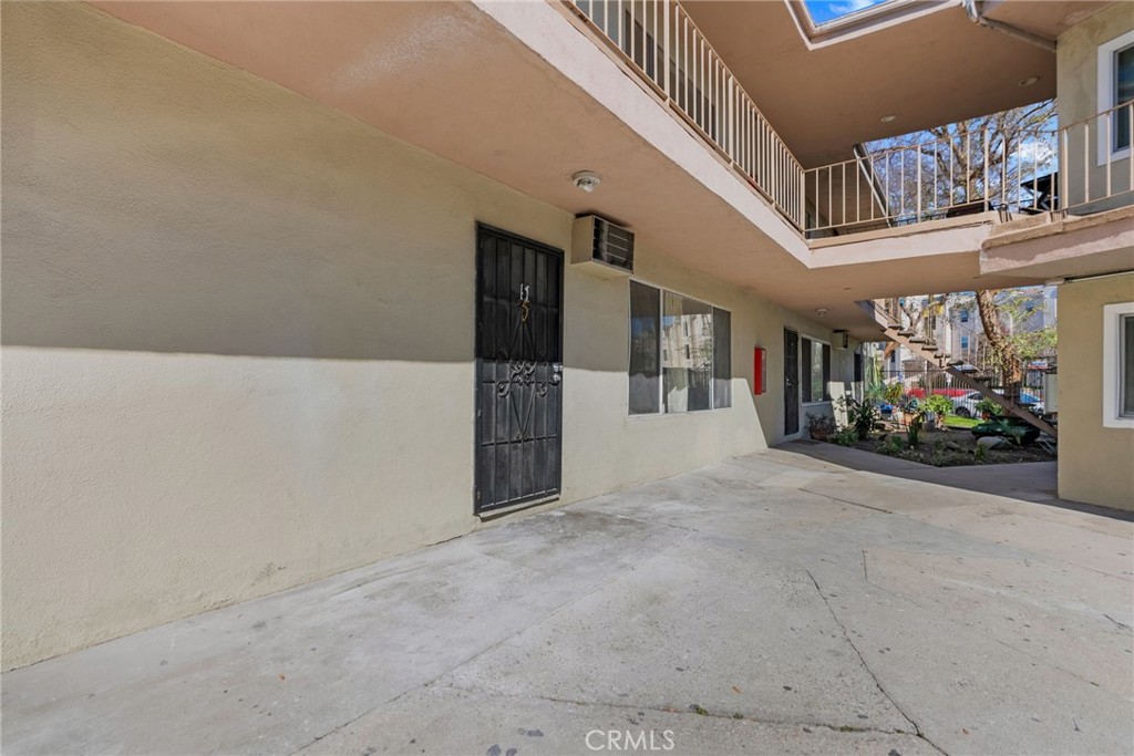 8649 Sunland Boulevard 5