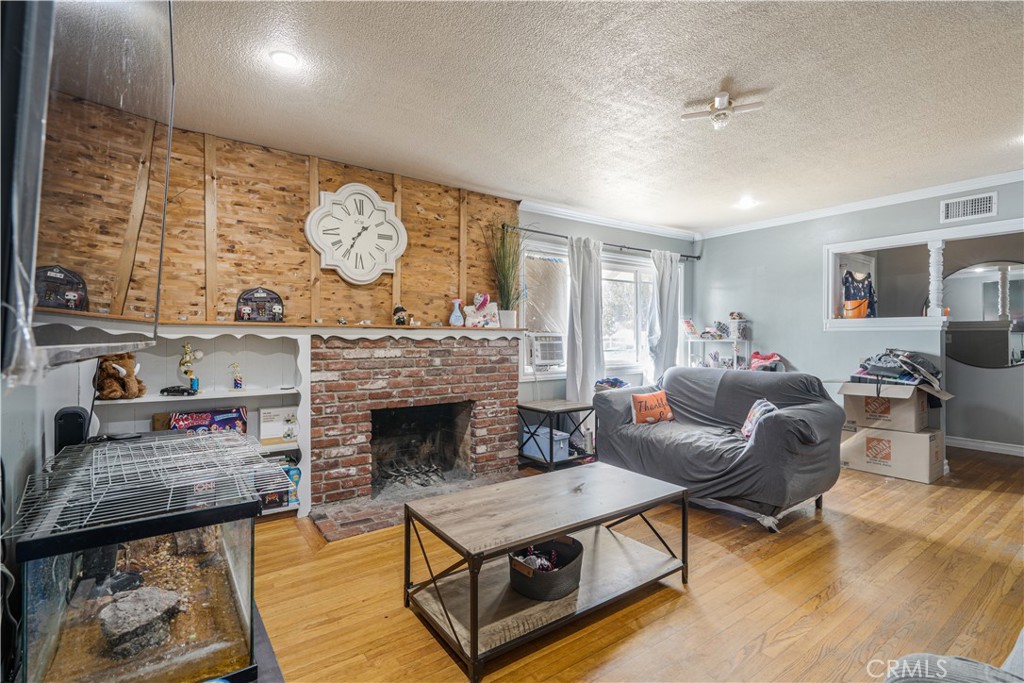 1537 E Eckerman Avenue