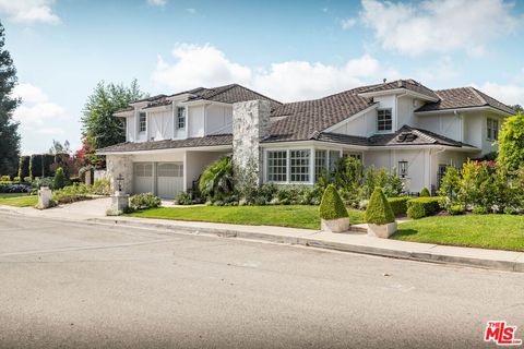 Photo of 2627 Wallingford Drive, Beverly Hills, CA 90210 (MLS # 25584187)
