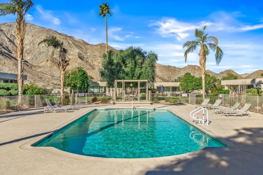 Sandpiper Palm Deser - Residential