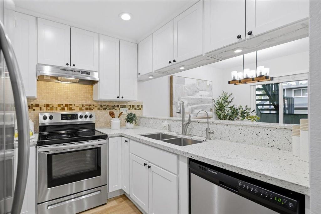 listing image 130728076901782626336