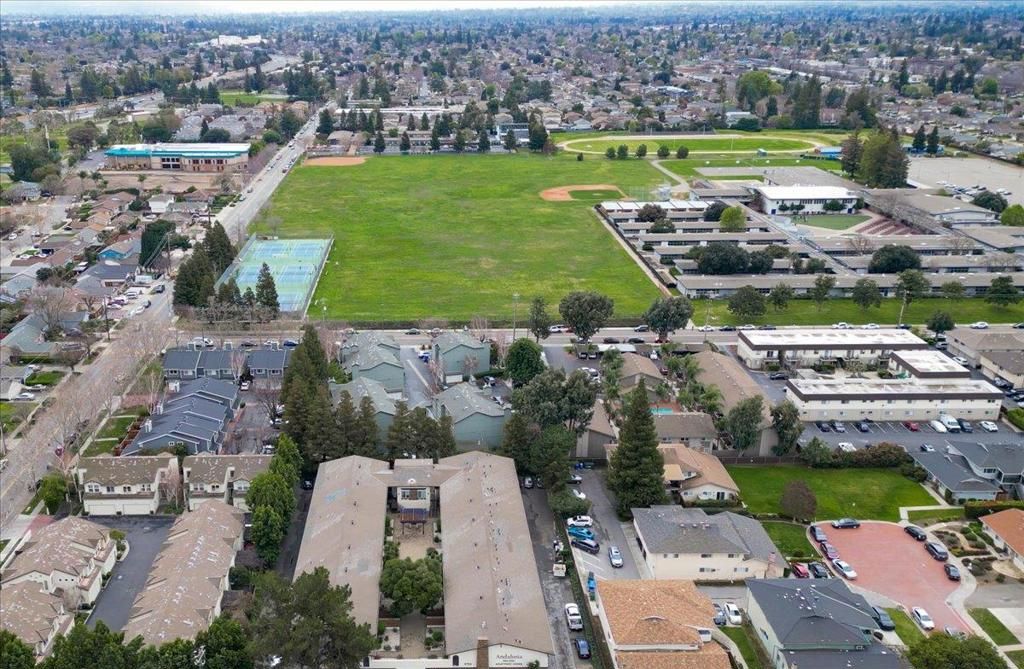 listing image 130722907453205554374