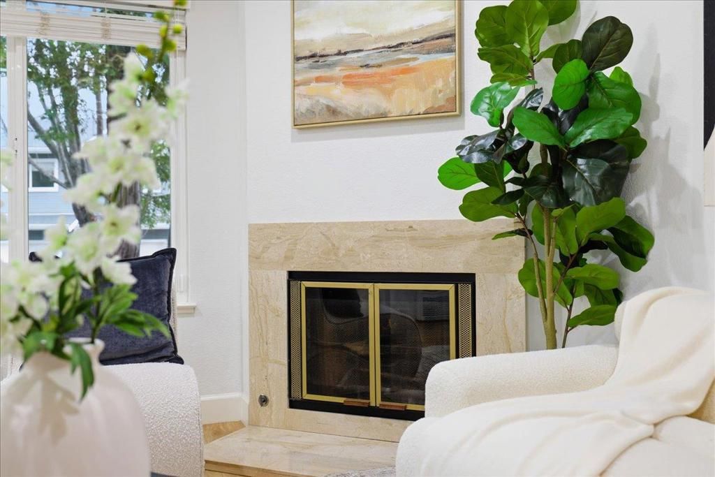 listing image 130721126255343445888