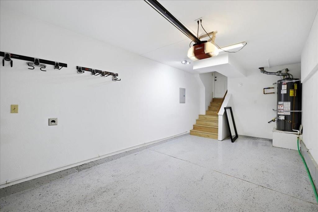 listing image 130723691214886453049