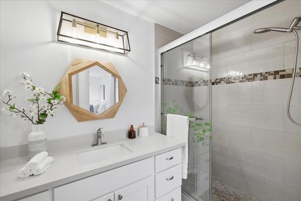 listing image 130722753473678361873