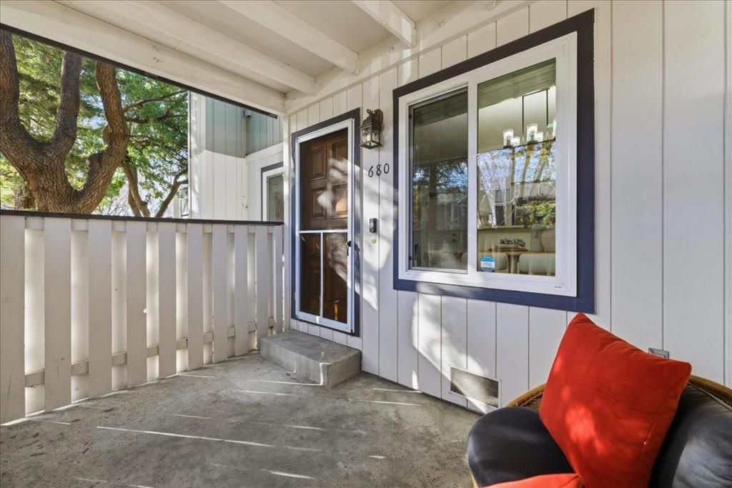 listing image 130726568413819590122