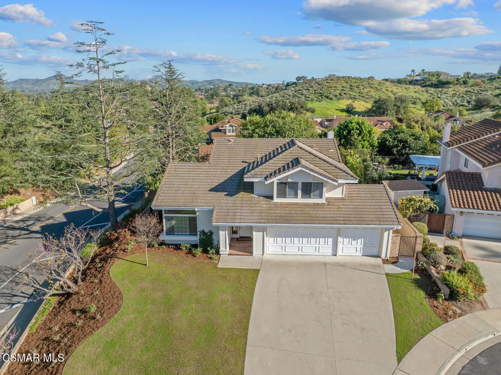 2026 Stonehill Circle