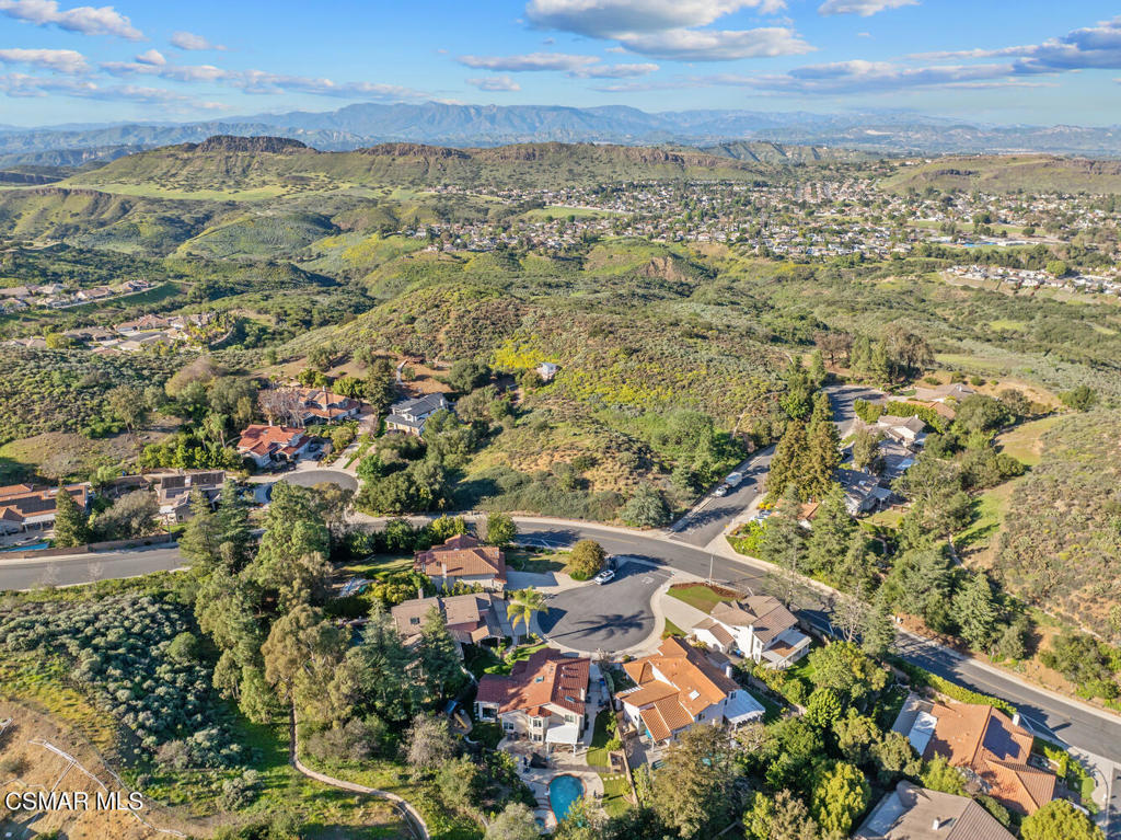 2026 Stonehill Circle