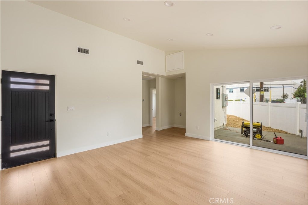 10957 Crockett