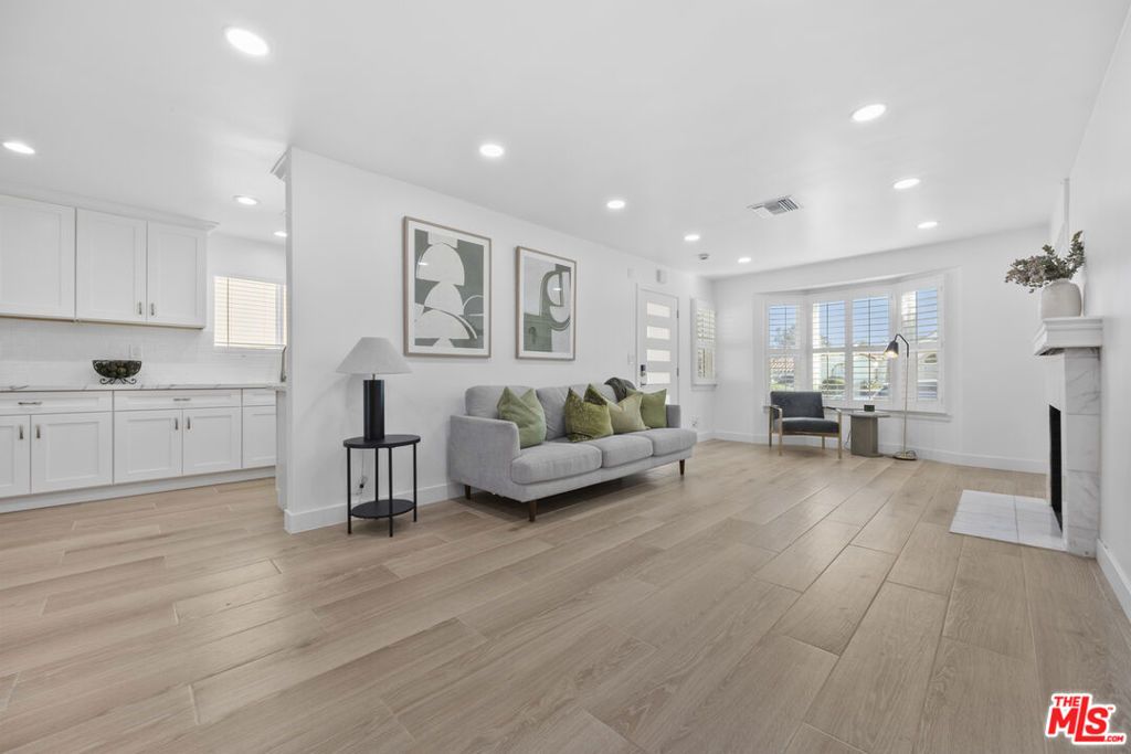 Photo of 4243 W 58th Place, Los Angeles, CA 90043 (MLS # 25604165)