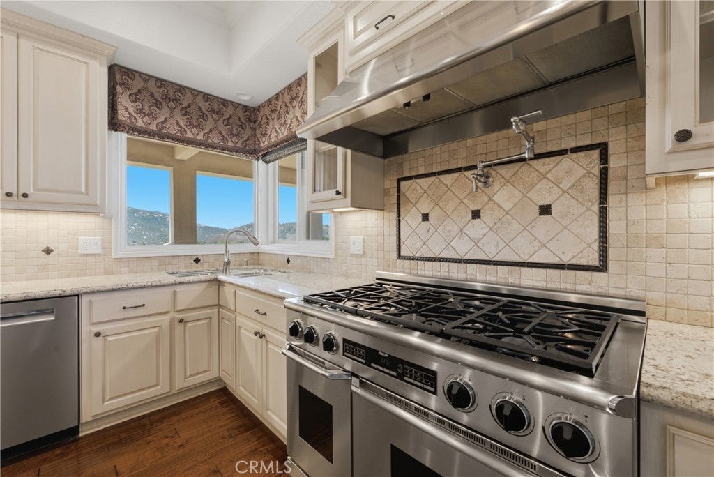 30425 La Presa Loop, Temecula, CA, 92592, USA, 5 Bedrooms Bedrooms, ,6 BathroomsBathrooms,Residential,Active,30425 La Presa Loop,DW26168947