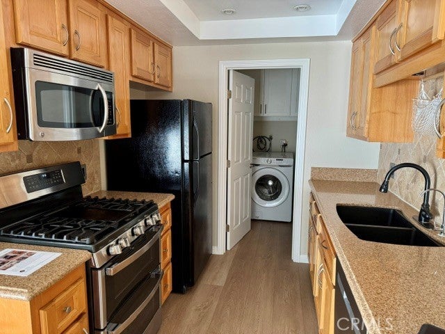 6537 Woodburn