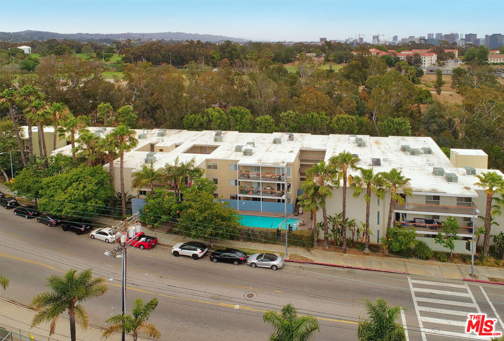 330 S Barrington Avenue 307