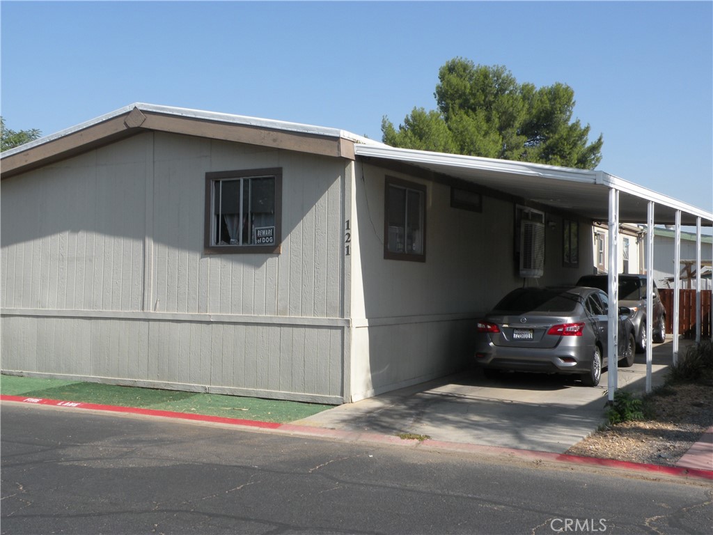 Welcome to your new home! This spacious 3-bedroom, 2-bath manufactured home offers comfort, functionality, and an affordable opportunity to own in the growing city of Perris. Featuring an open-concept living area, a bright kitchen with plenty of cabinet space, and generously sized bedrooms, this home is perfect for families or first-time buyers.
The master suite includes a private bathroom for added convenience, while the additional two bedrooms share a well-appointed second bath.
Located in a friendly community, you’ll be close to schools, shopping, dining, and major freeways for an easy commute.