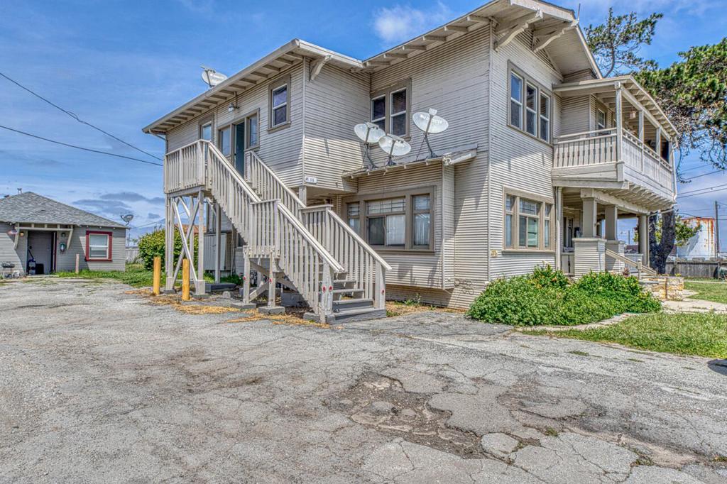1200 W Market Circle