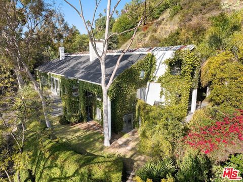 Photo of 10549 Rocca Place, Los Angeles, CA 90077 (MLS # 26636497)