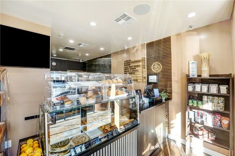 Photo of 625 E Colorado St, Glendale, CA 91205 (MLS # SR25243163)