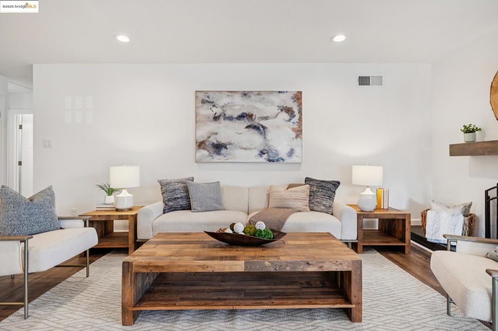 GREGORY GARDENS - Residential