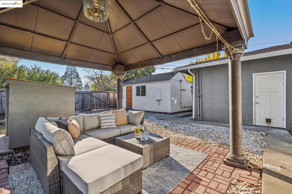 GREGORY GARDENS - Residential