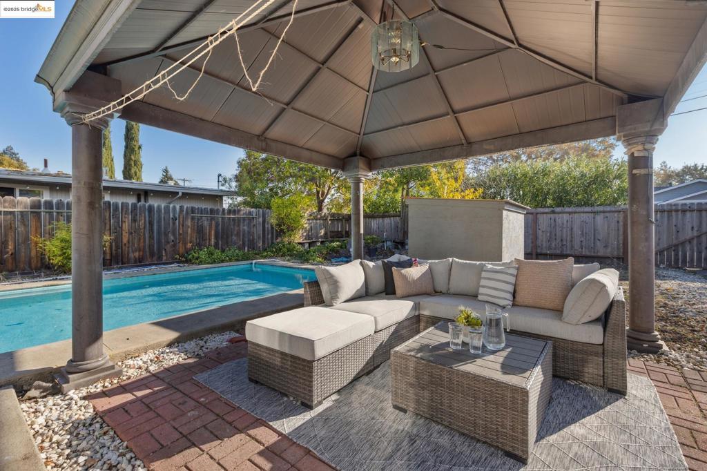 GREGORY GARDENS - Residential