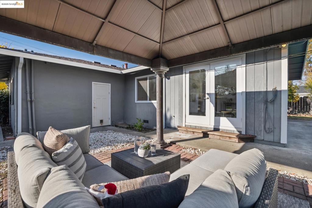 GREGORY GARDENS - Residential