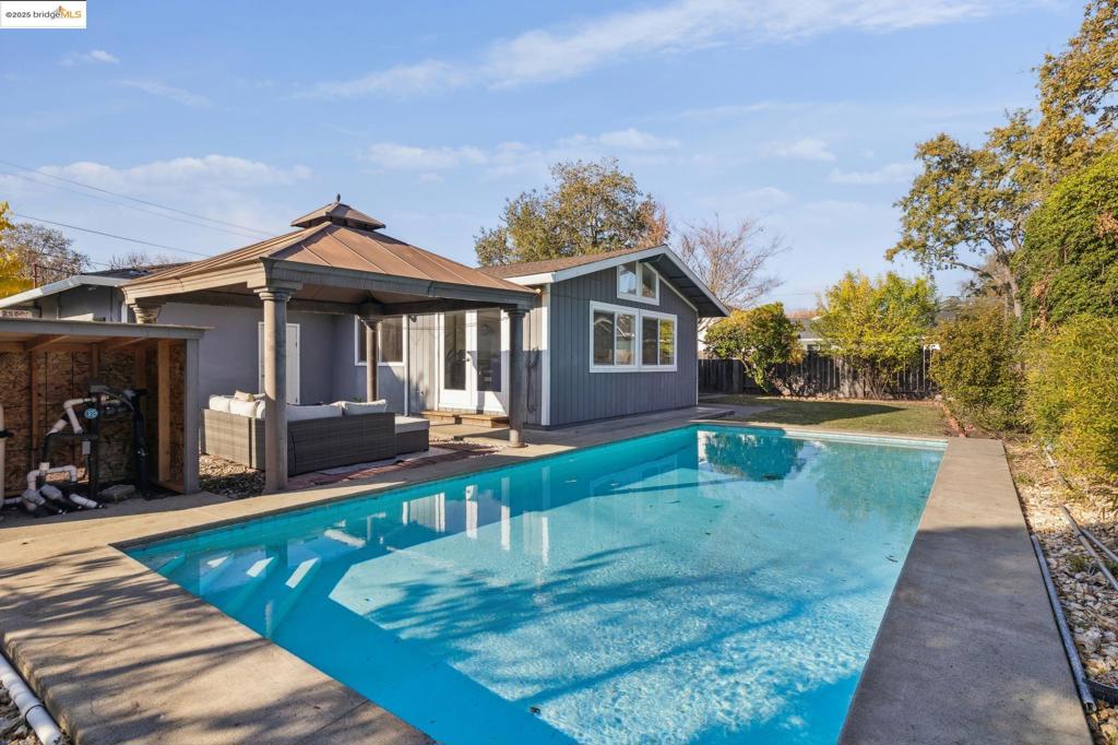 GREGORY GARDENS - Residential