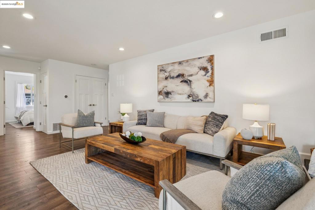 GREGORY GARDENS - Residential