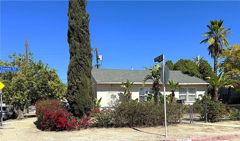 Photo of 11355 Covello St, Sun Valley, CA 91352 (MLS # SR25236756) Photo of 11355 Covello St, Sun Valley, CA 91352 (MLS # SR25236756)
