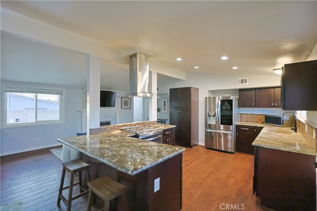 19031 E Center