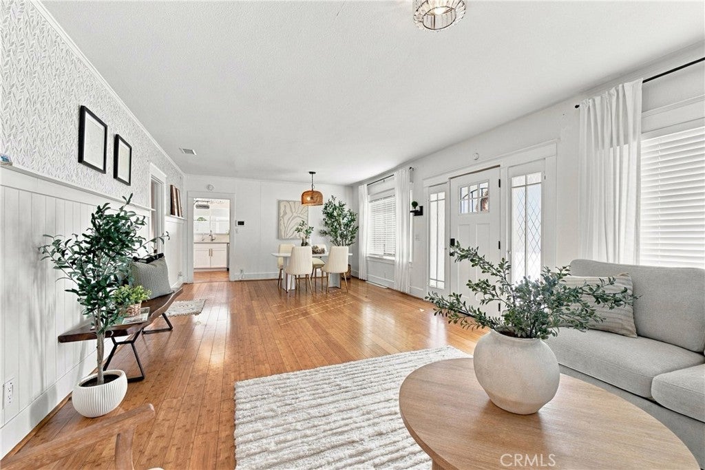 1105 S Hickory