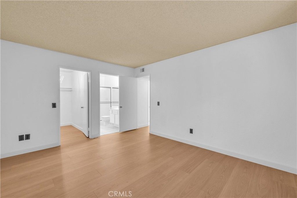 listing image 130727572274201882284