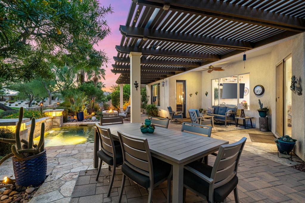 81667 Avenida Viesca