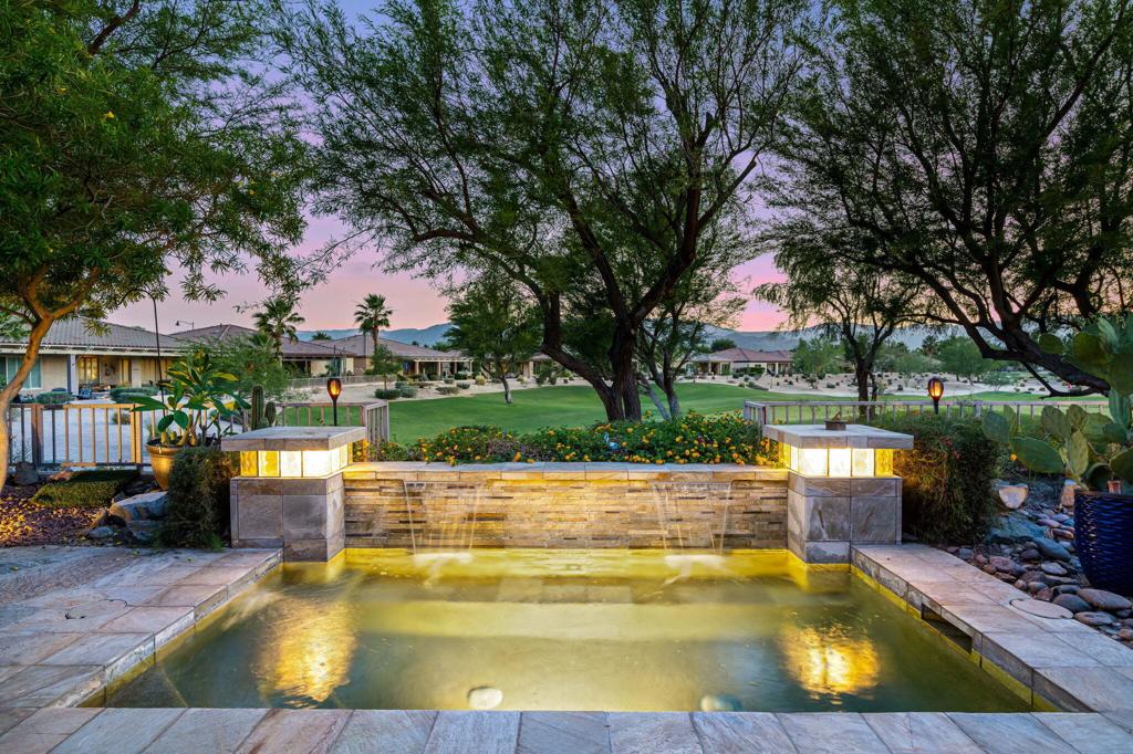 81667 Avenida Viesca