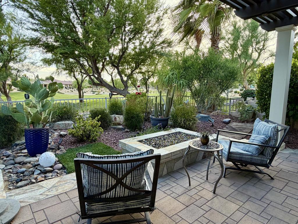 81667 Avenida Viesca