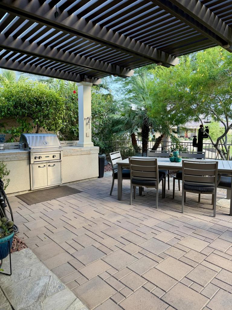 81667 Avenida Viesca