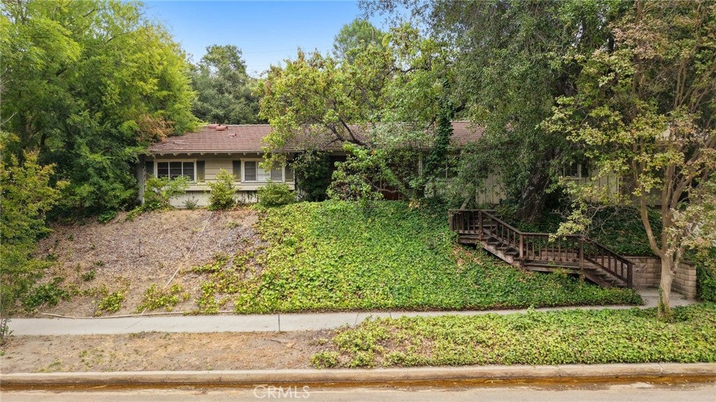 4300 Vanalden Avenue