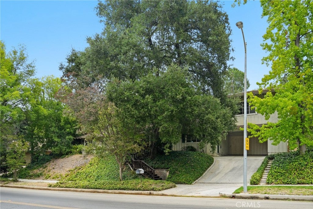 4300 Vanalden Avenue