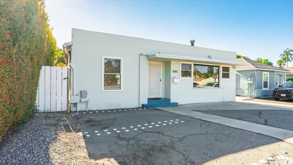 7545 University Avenue, La Mesa CA 91942