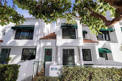 Photo of 7401 Seabluff Dr #102, Huntington Beach, CA 92648 (MLS # OC25264330)