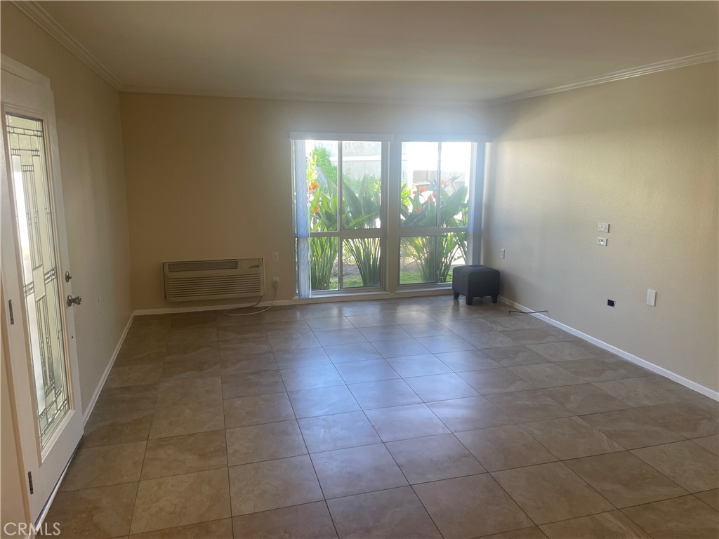 2189 VIA MARIPOSA EAST R