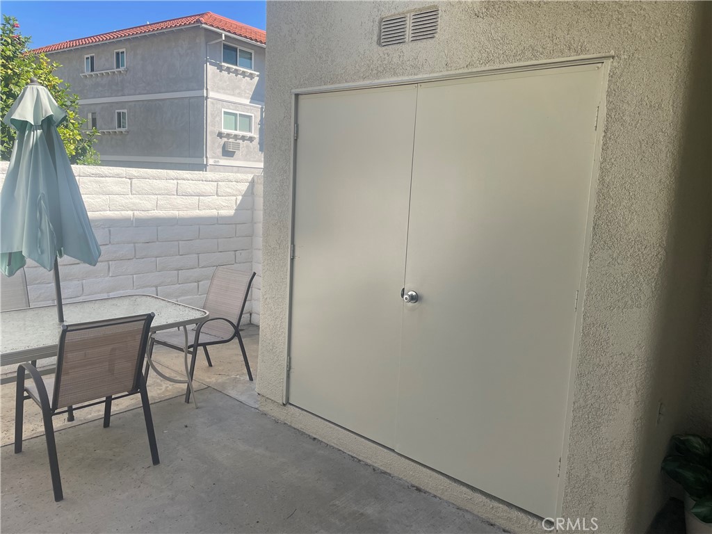 2189 VIA MARIPOSA EAST R