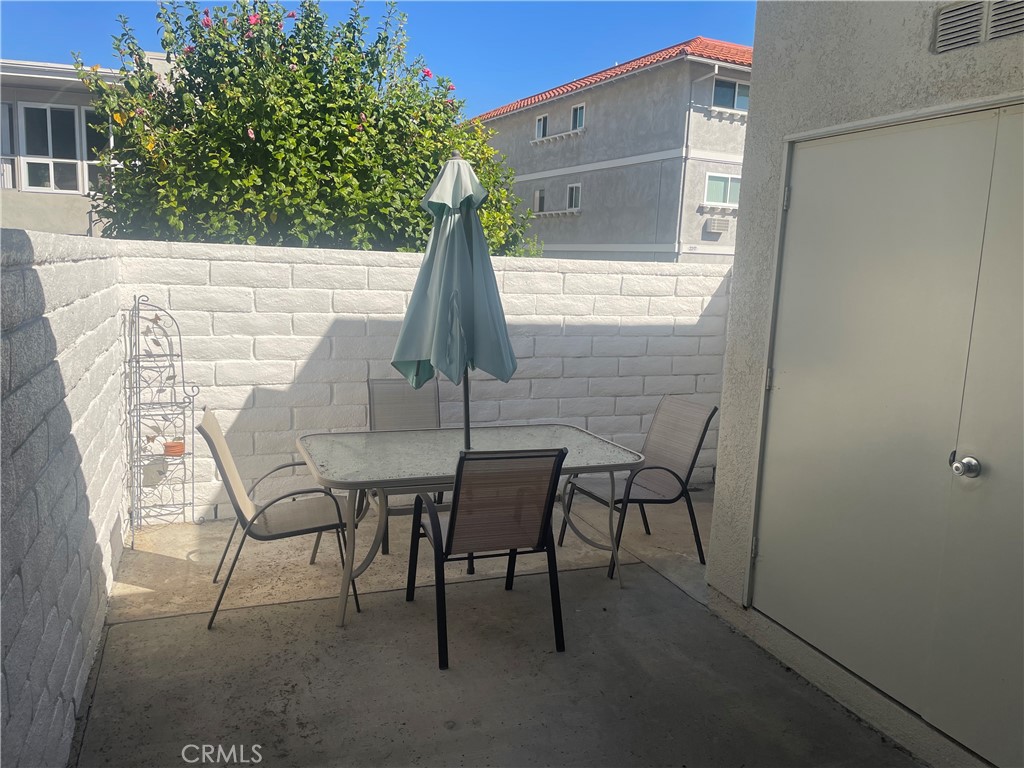 2189 VIA MARIPOSA EAST R