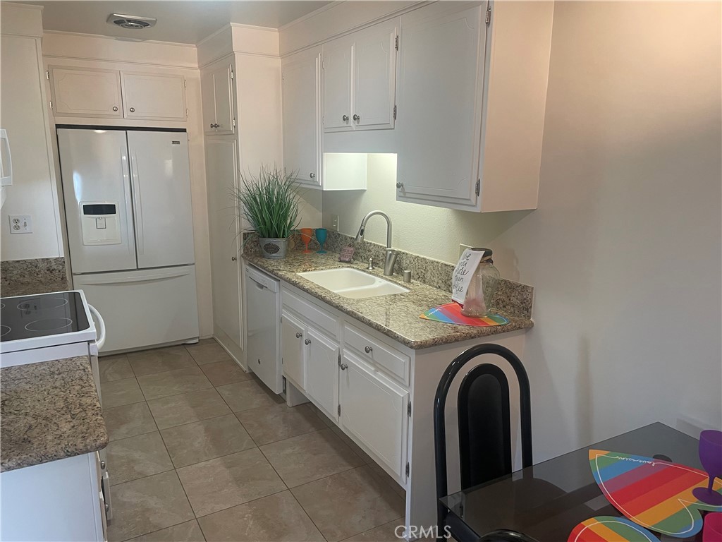 2189 VIA MARIPOSA EAST R